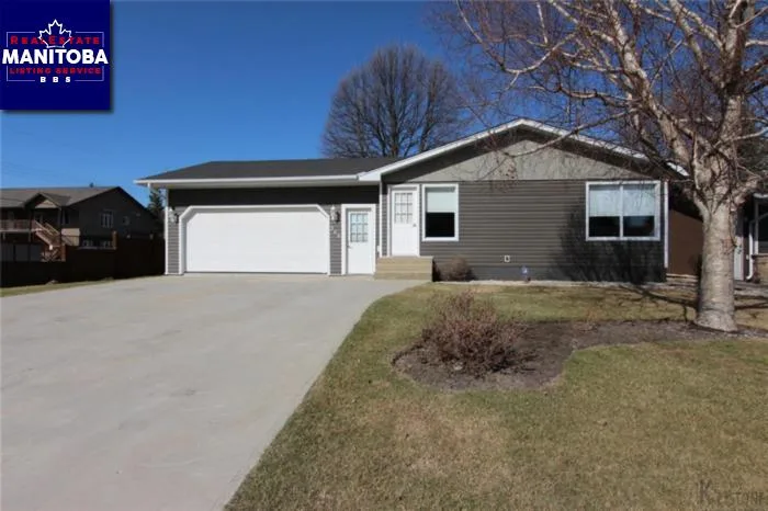 366 Walnut St, Steinbach