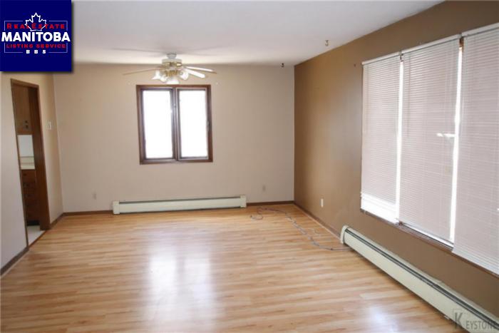 Property 370 Verendrye St img1