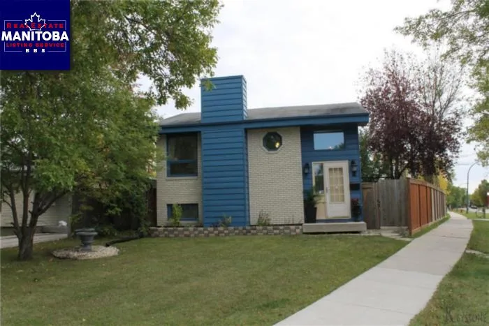 2 Carriage House Rd, Winnipeg
