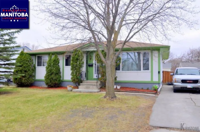 305 Lake Ridge Rd, Winnipeg