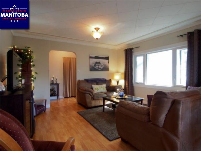 325 Portage Ave, Portage La Prairie, Manitoba House Bungalow property