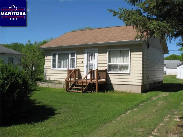 4 Bed House for Sale at 28 5th Ave, Gimli, MB - MLS® #1814675