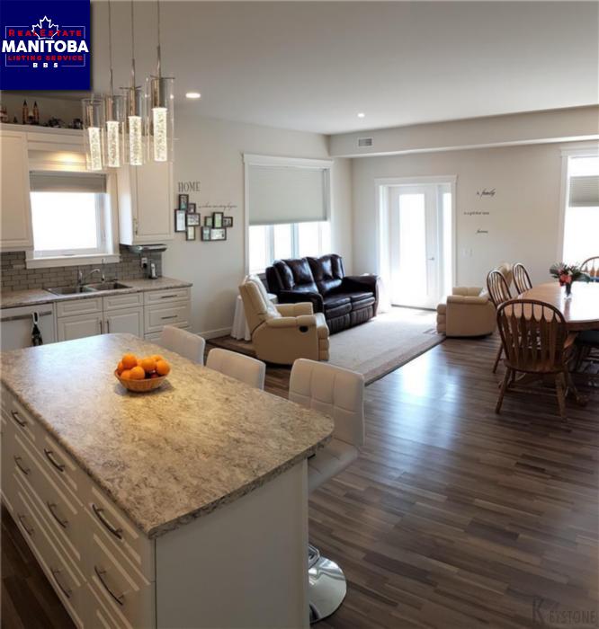 2 Sunburst Cr, Rosenort, Manitoba House Bungalow property for sale