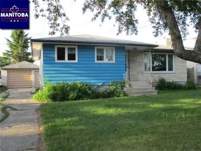 152 Macaulay Cr W