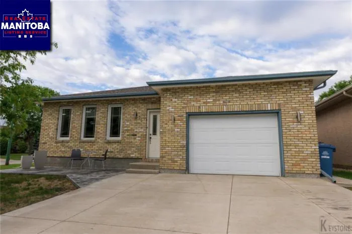26 Chancery Bay, Winnipeg