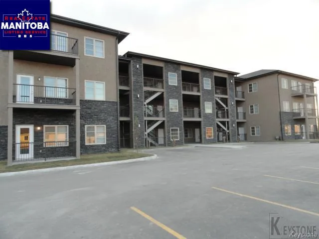 308 176 Chapel Dr, Steinbach