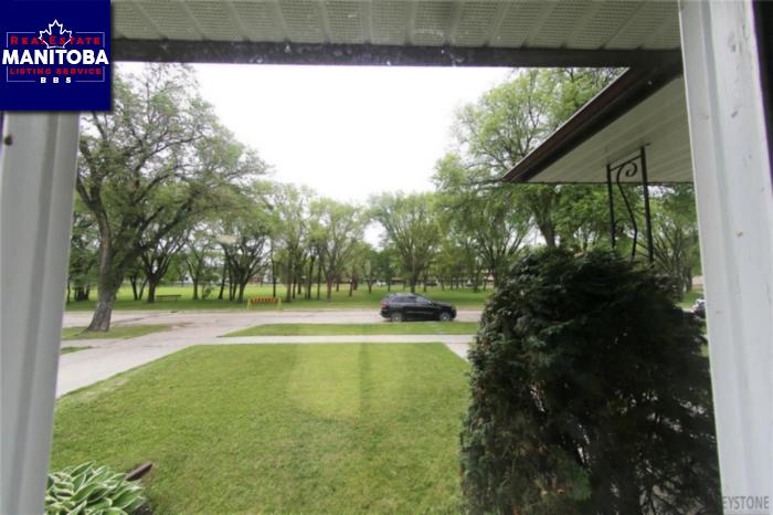 Property 16 Kern Dr img1