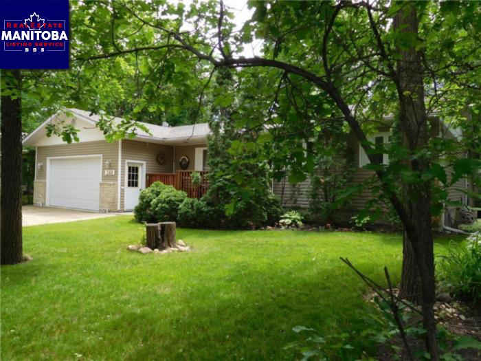 248 Oakview Ave, Mitchell, Manitoba House Bungalow property for sale