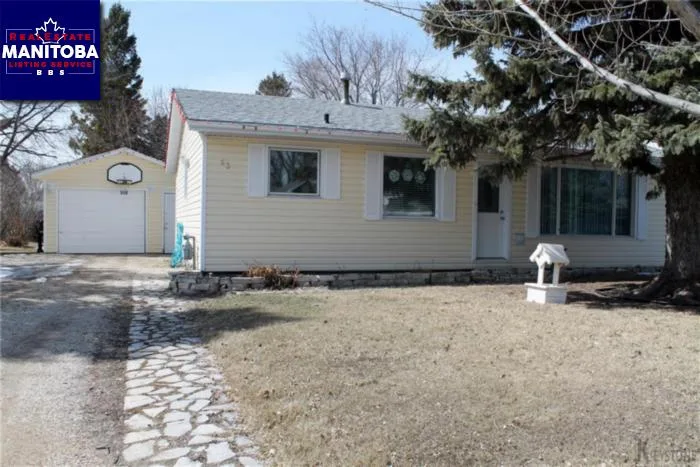 63 Oak Cr, Steinbach