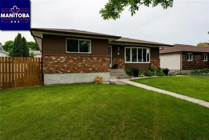 572 Headmaster Row, Winnipeg