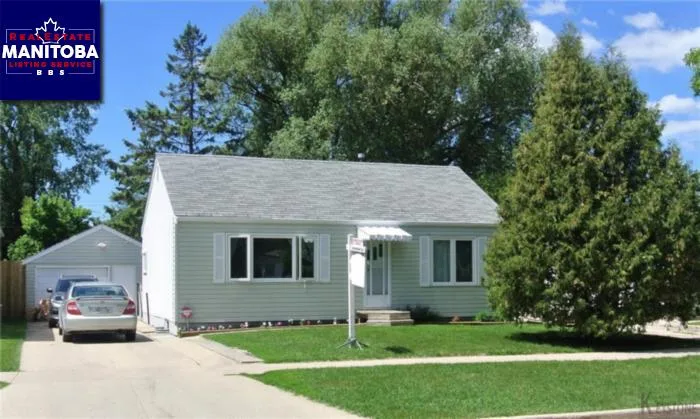 3 Bed House for Sale at 466 Country Club Blvd, Winnipeg, MB - MLS® #1816579