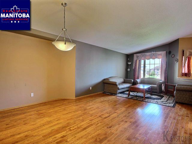 Property 30 Marseilles Cl img1