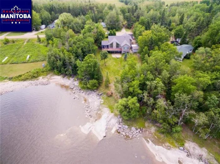 132 Winnipeg River Dr, Lac Du Bonnet