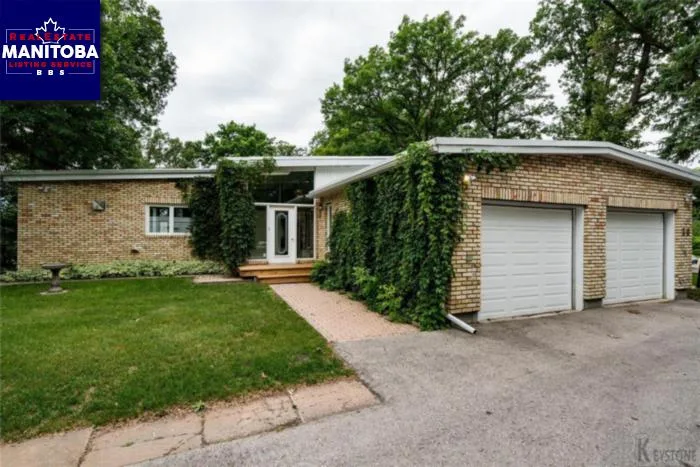 5 Bed House for Sale at 30 Victoria Cr, Winnipeg, MB - MLS® #1817916