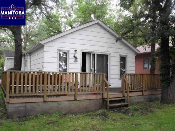House for Sale at 37 Lakeshore Dr, Killarney, MB - MLS® #1818109