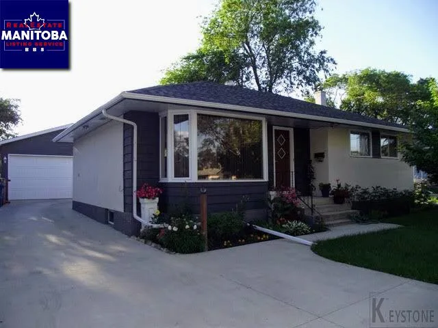 3 Bed House for Sale at 162 De Graff Bay, Winnipeg, MB - MLS® #1818209