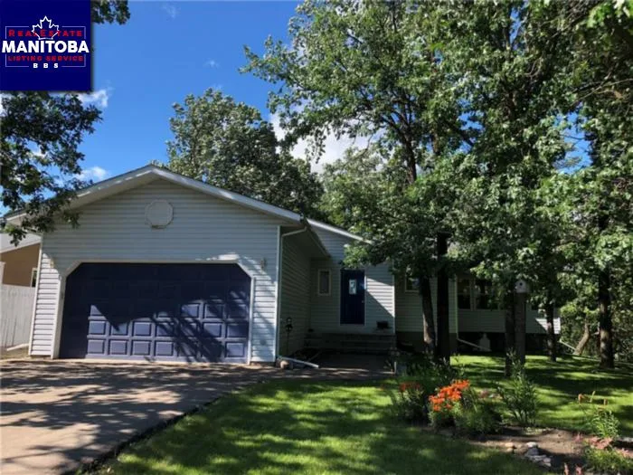 8 Country Club Lane, Dauphin