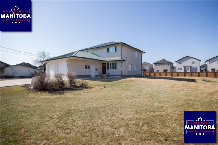 Property 1338 Ravelston Ave W img1