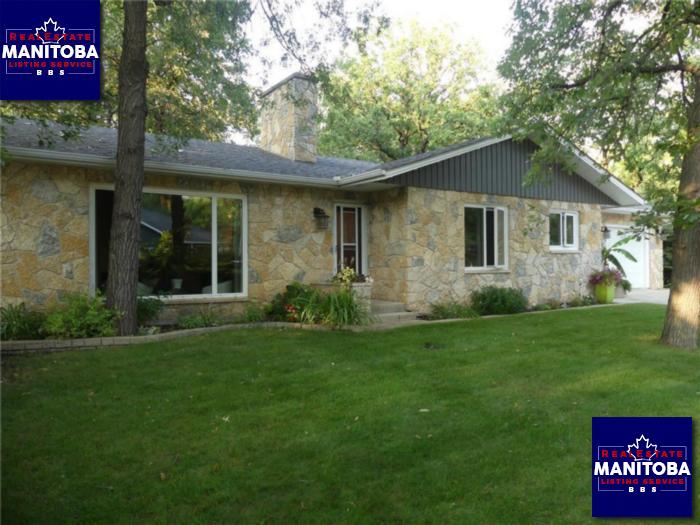 233 Oakview Ave, Mitchell, Manitoba House Bungalow property for sale