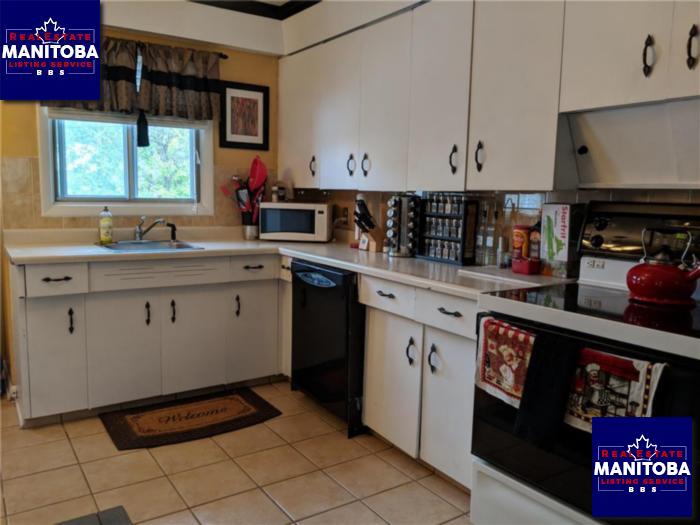 Property 633 Mcleod Ave img1