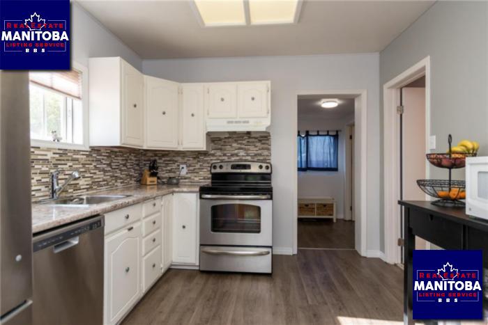 Property 374 Larsen Ave img1