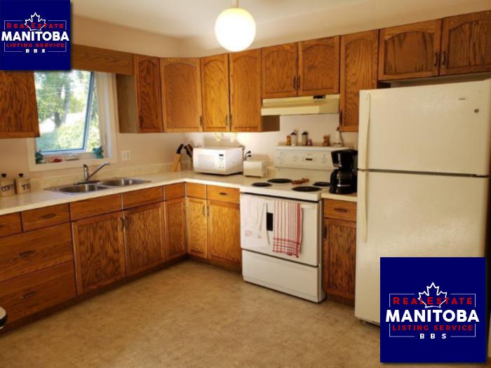 Property 10 135 Main St S img1