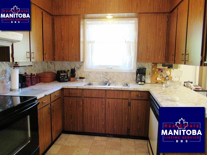 339 Mcarthur Ave, Winnipegosis, Manitoba House Bungalow property for sale