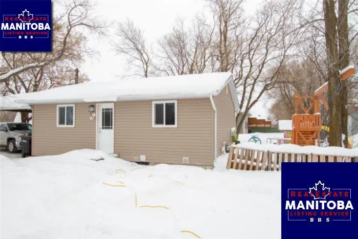 310 Center Ave, Blumenort