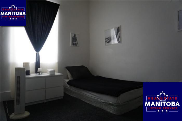 Property 741 Manitoba Ave img1