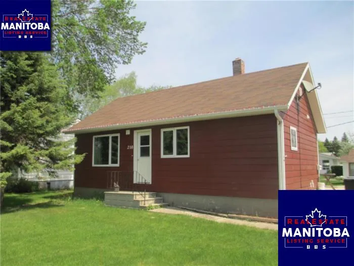 210 Wellington Cr, Dauphin