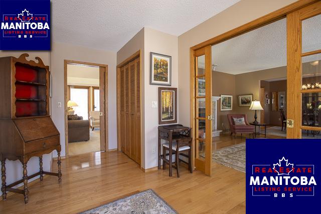 Property 79 Elmvale Cr img1