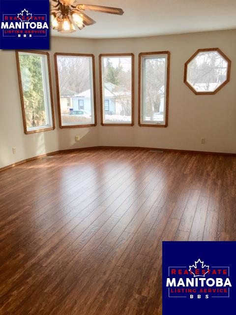 Property 266 Queen St W img1