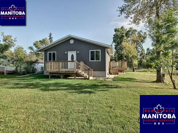 422 Hazel Ave, Winnipeg Beach