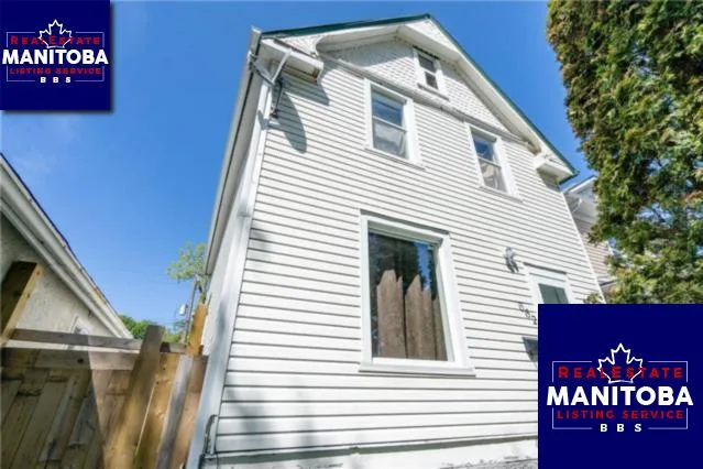 662 Simcoe St
