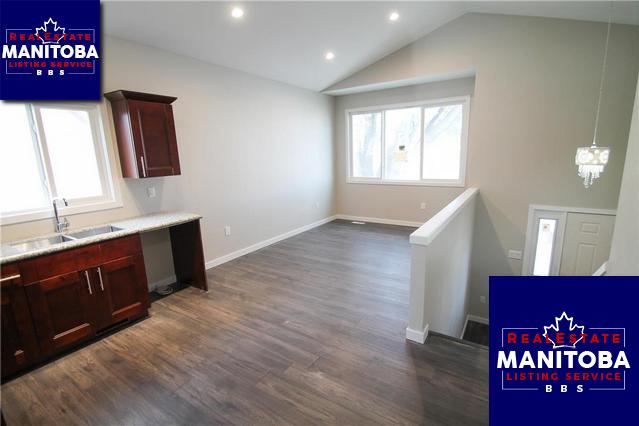 Property 990 Erin St img1