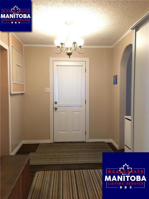 Property 286 Main St S img1