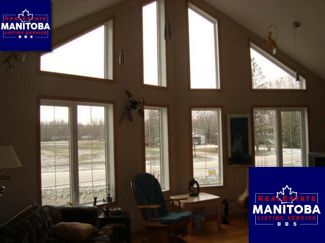 Property 146 Centre Ave W img1