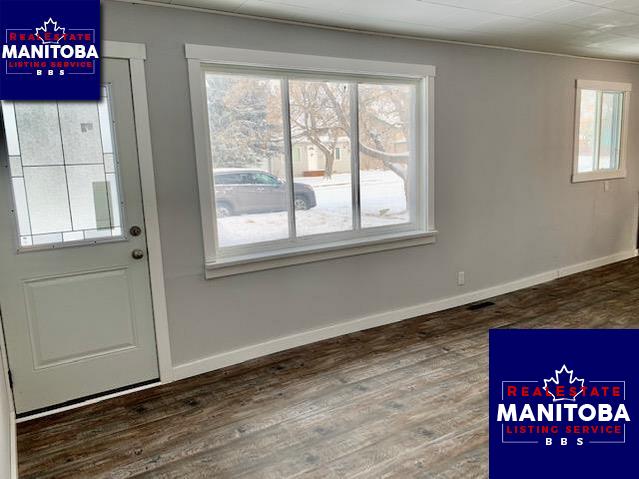 Property 384 Nelson St E img1