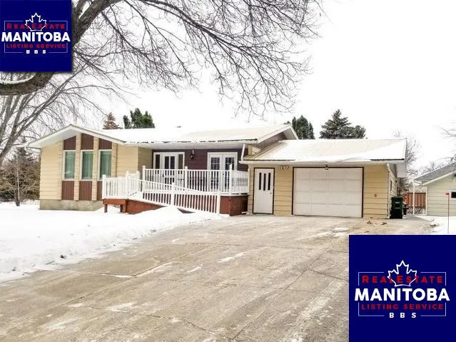 120 Maple Dr, Winkler