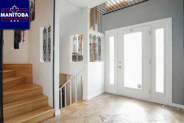 Property 425 Lindenwood Dr W img1