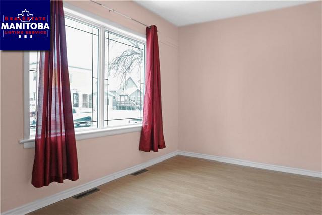 Property 481 Mountain Ave img1