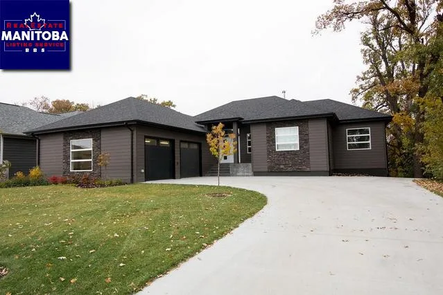 290 River Rd N, Carman
