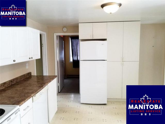 Property 271 Main St S img1