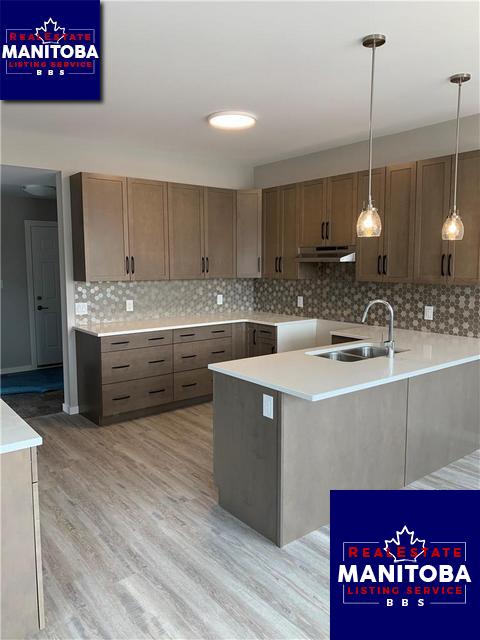 Property 100 Kestrel Way img1