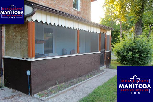 Property 606 10th Ave S img1