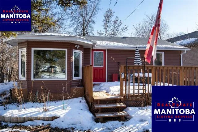 426 Oak Ave, Winnipeg Beach