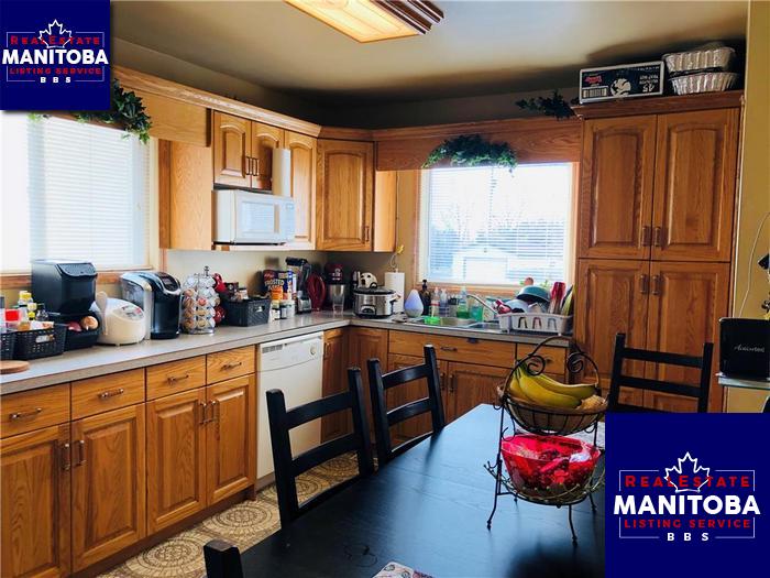 Property 502 Russell St E img1