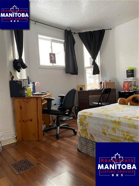 Property 648 Langside Street img1