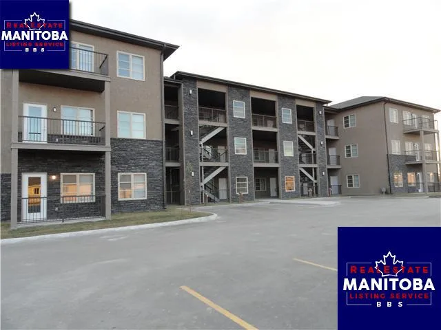 206 176 Chapel Drive, Steinbach