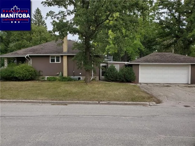 858 Southwood Avenue, Winnipeg